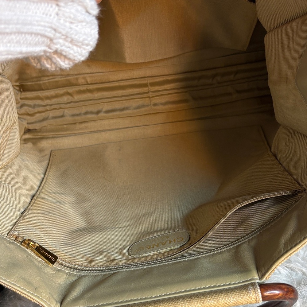 CHANEL Beige Tote with Wooden Handles - Picture 9 of 17